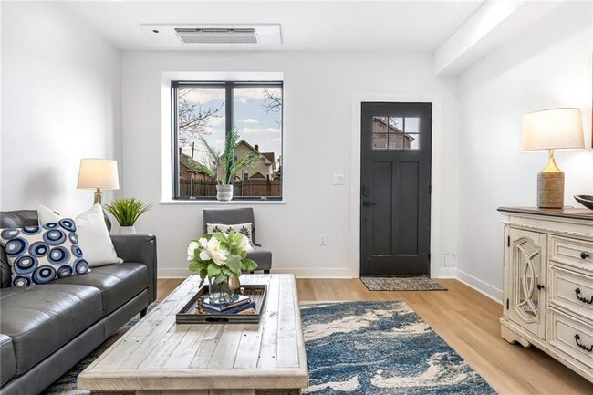 Building Photo - 50 Murray St