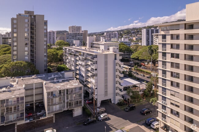 Building Photo - Punahala