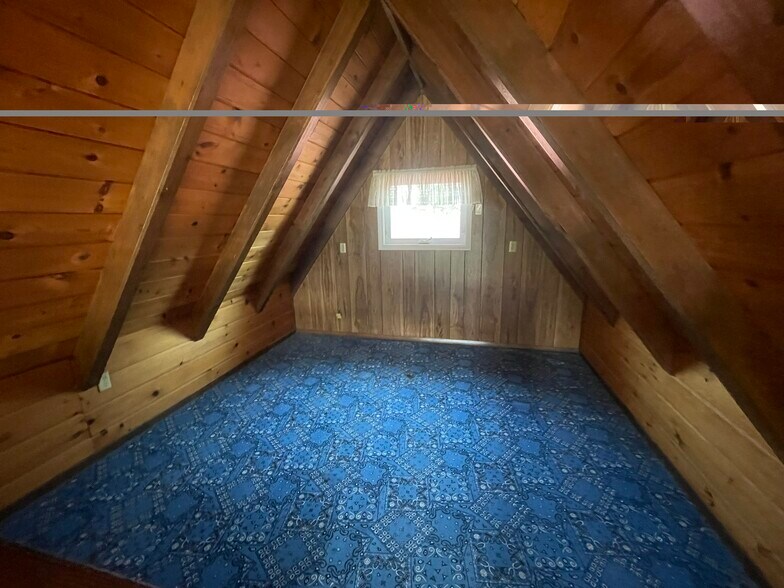 Loft - 622 N Shore Dr