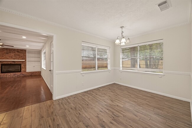 Building Photo - 422 Willow Vista Dr