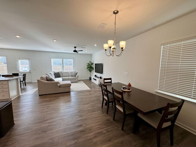 Building Photo - Beautiful 4BR/3BA Home in Parkside Crossing