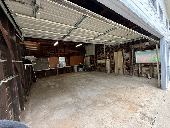 Building Photo - 1364 N Wilson Ave