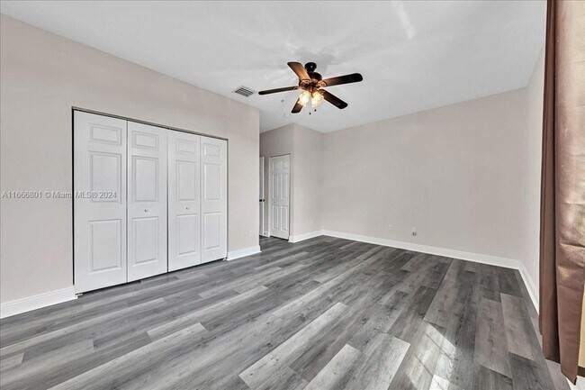 Building Photo - 995 SW 147th Ave