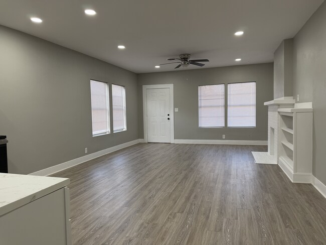 Building Photo - 1903 1/2 Fillmore