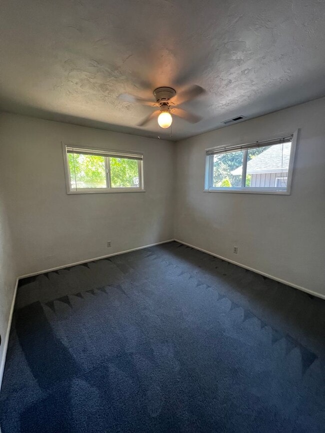 Building Photo - 4-Bedroom 3-Bathroom house with attached 1 bedroom apartment