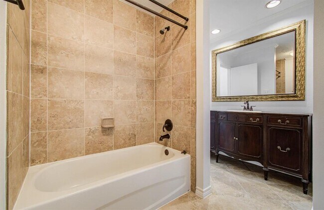 Building Photo - 926 Memorial Village Dr