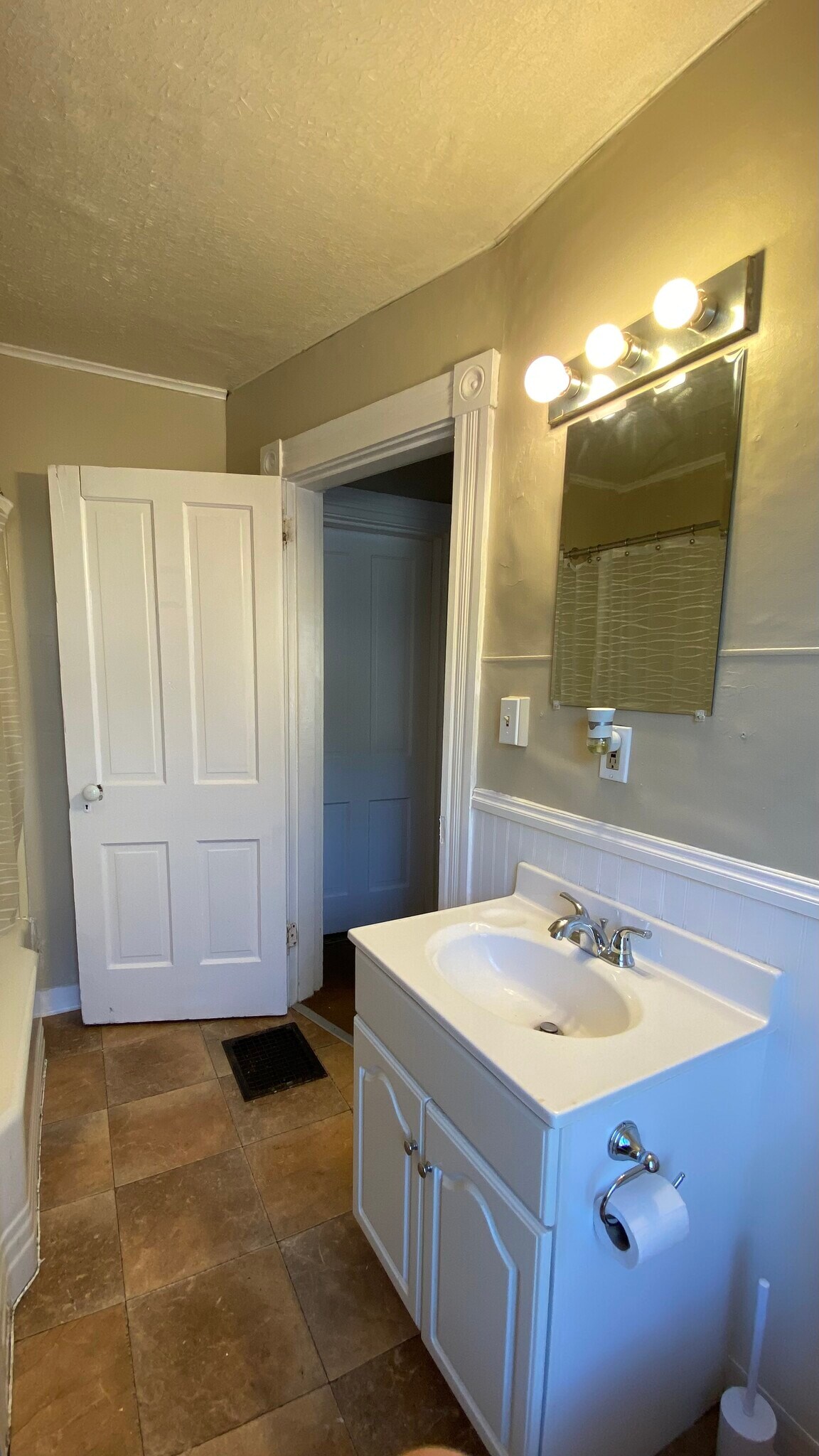 Building Photo - 401 1st Ave