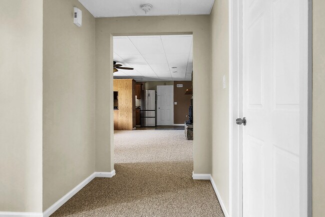 Building Photo - 910 Old Fort Rd