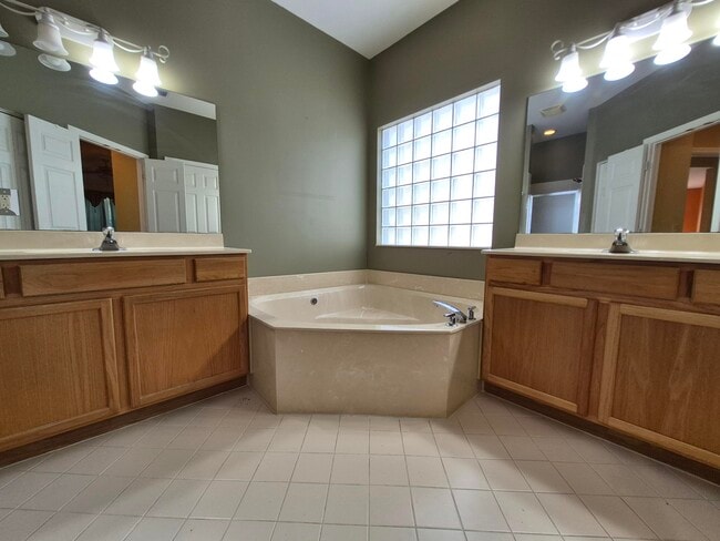 Building Photo - 12654 Via Ravenna