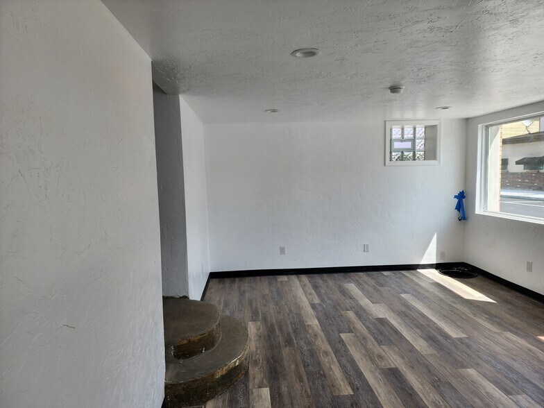 Building Photo - 21 S 4th St