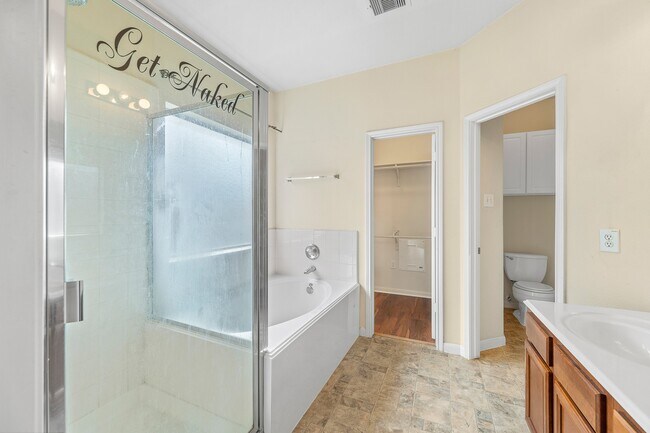 Building Photo - 10003 Lynette Falls Dr