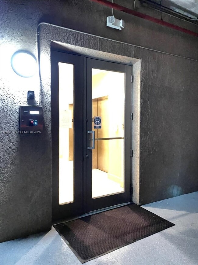 Building Photo - 2630 SW 28th St