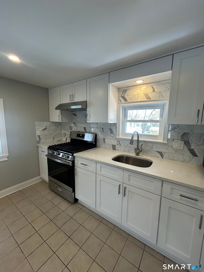 Building Photo - 54 Forest St