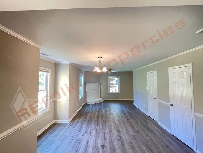 Building Photo - Carpetless 2 BD 2.5 Bath 2 Story Quadplex ...