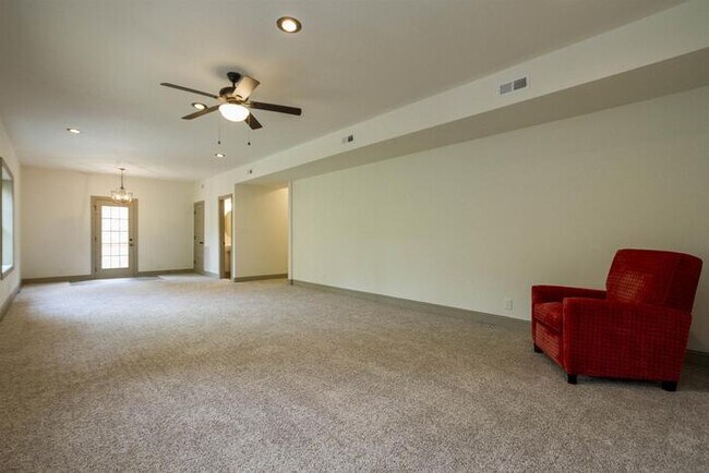 Building Photo - 709 Courtland Ave