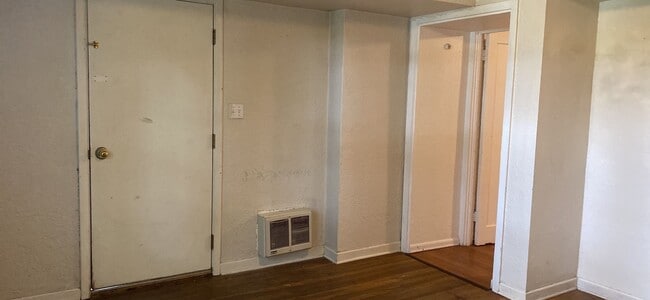 Building Photo - 630 SE Steptoe St