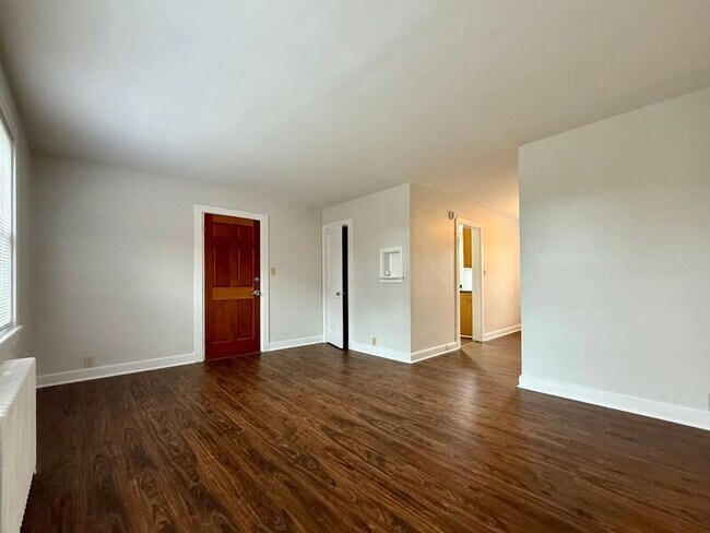 Building Photo - 1400 Kenmore Ave