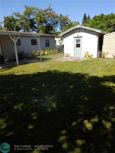 Building Photo - 450 NE 58th Ct