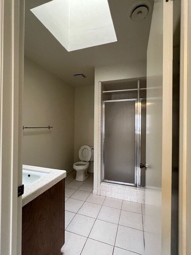 Building Photo - 7405 Quailwood Dr