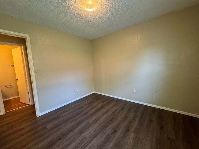 Building Photo - 125th East Ave. Duplex