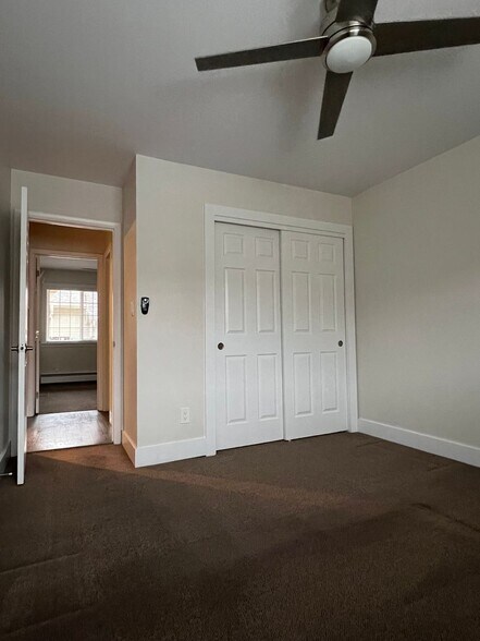 Building Photo - 2401 Walnut St