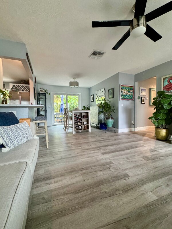 Building Photo - 380 Carrousel Ct