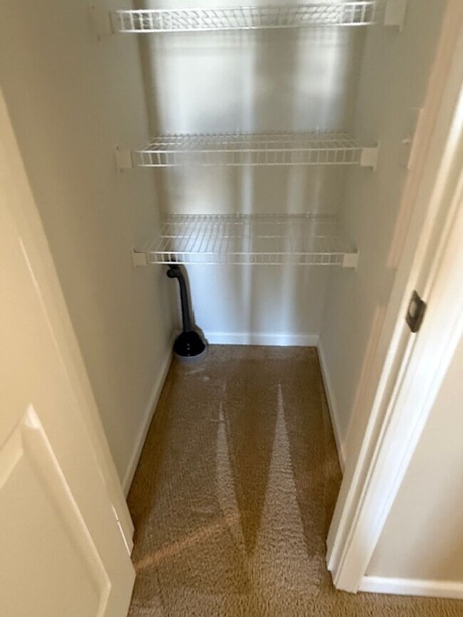 Building Photo - Beautiful 4BR Home in Shadow Moss – Available Now!