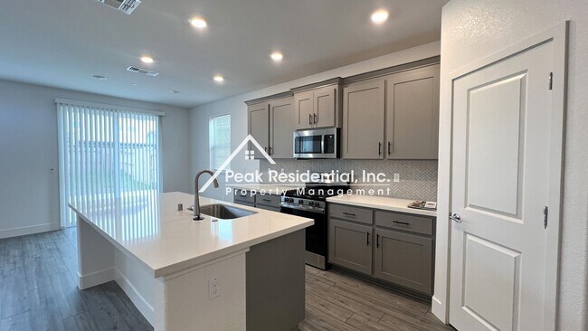 Building Photo - Newer Elk Grove 4bd/3.5ba Home near Big Horn & Poppyridge Rd