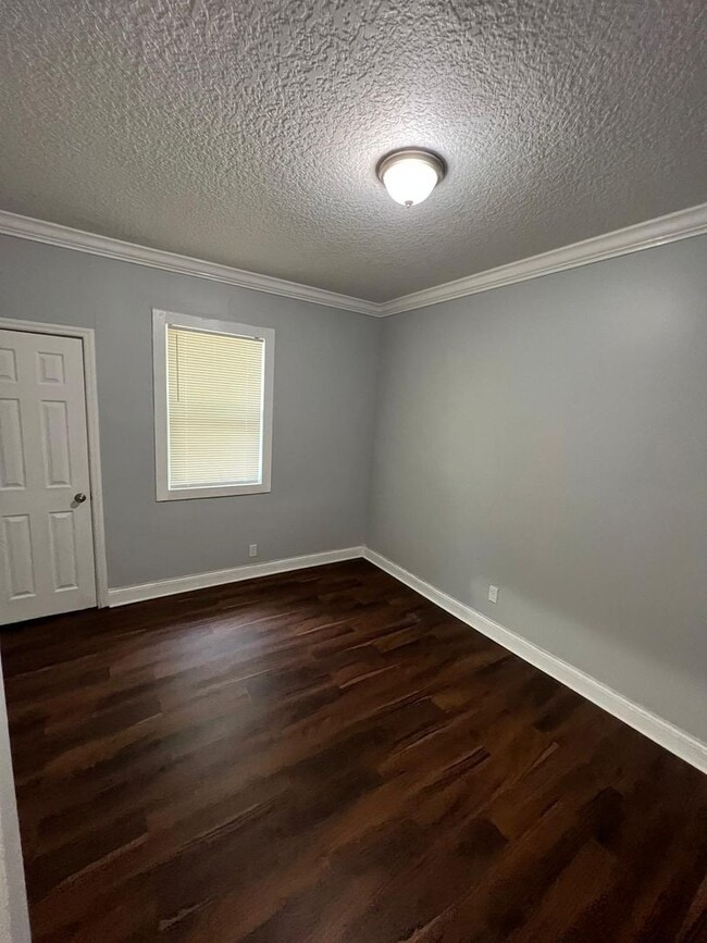 Building Photo - Completely renovated 4/2 Single Family home ! Available now!