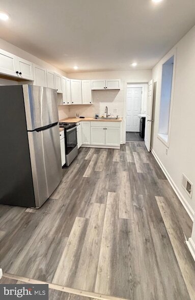 Building Photo - 2088 Pickwick St