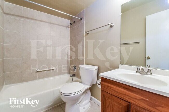 Building Photo - 111 Elizabeth Way