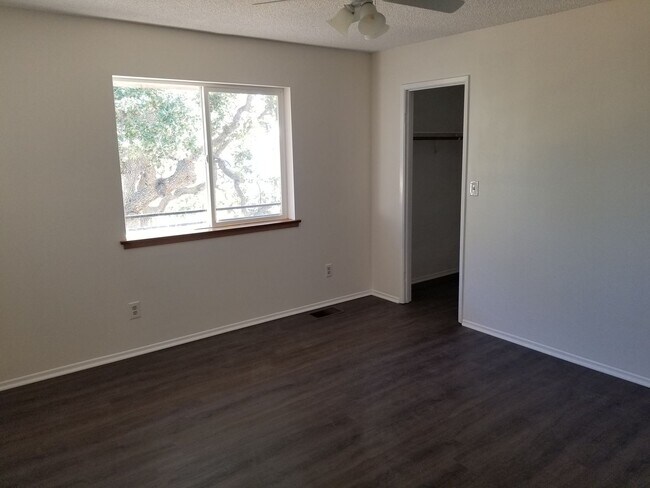 Building Photo - Coming Soon-Spacious & Modern 5-Bedroom Re...