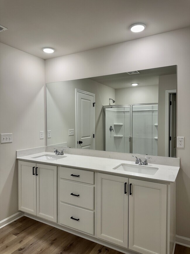 Building Photo - 401 Fox Crk Dr