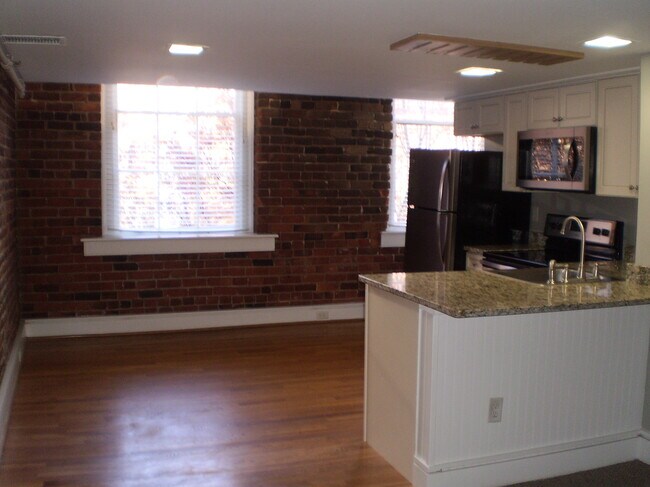 Primary Photo - 1309 E Cary St