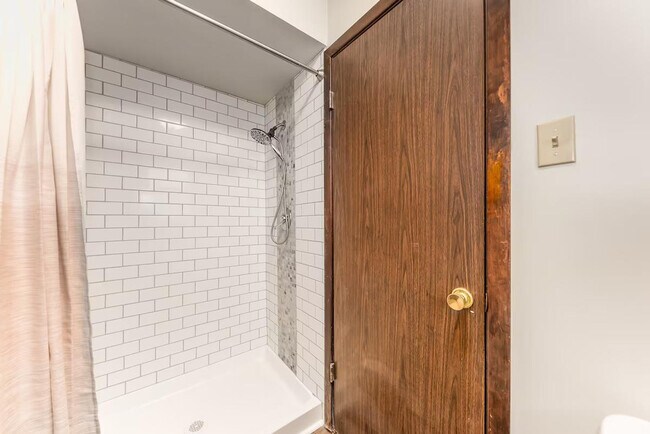 Building Photo - 8526 W 107th St