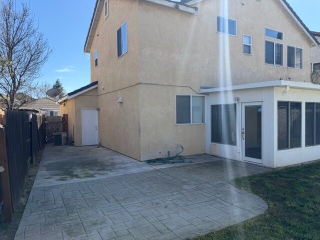 Building Photo - 2829 Hawkins Ln