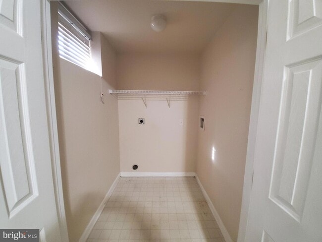 Building Photo - 10 Lopez Dr