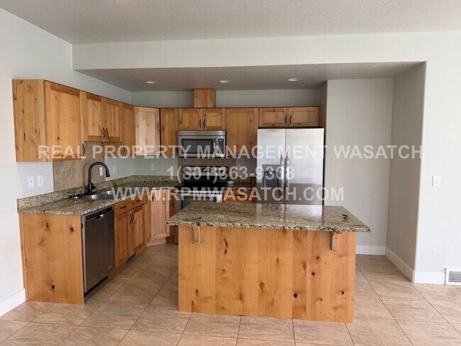 Building Photo - 651 E Nikita Cv