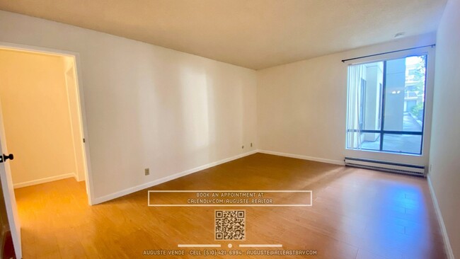 Building Photo - Largest 2-Bedroom at Watergate w/ Walk-in ...
