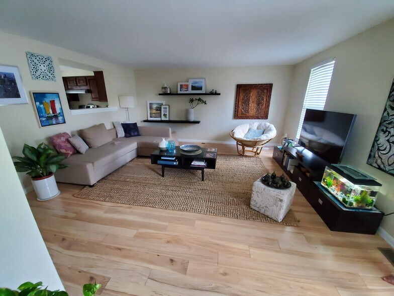Building Photo - 16934 Monmouth Ct