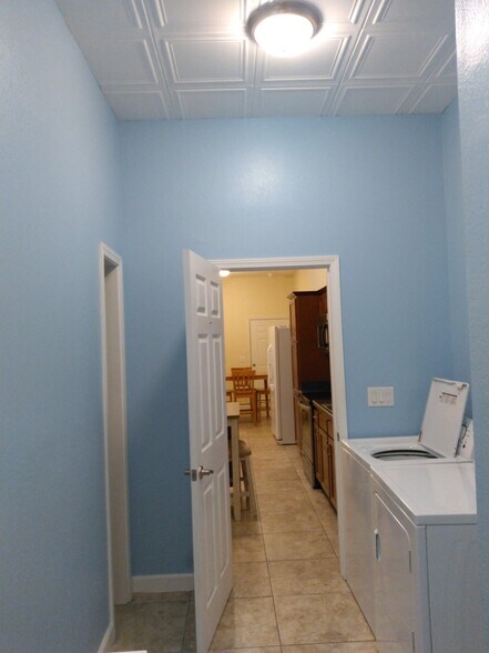 Bathroom & Laundry 3 - 1995 KY-90