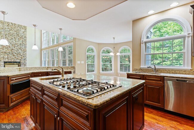 Building Photo - 45105 Mill Creek Way