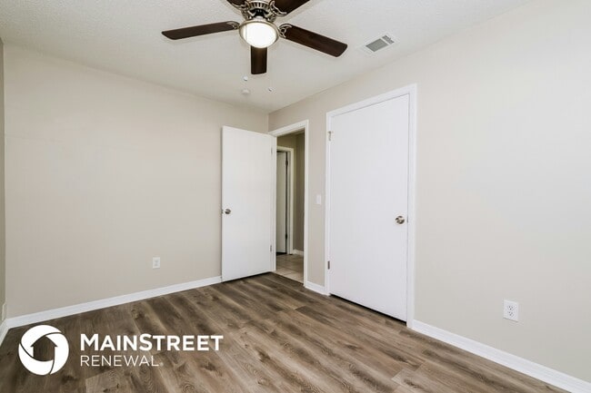 Building Photo - 1130 Foxwood Dr