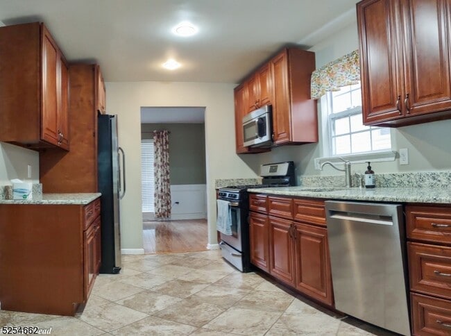 Building Photo - 6 Whitehead Rd