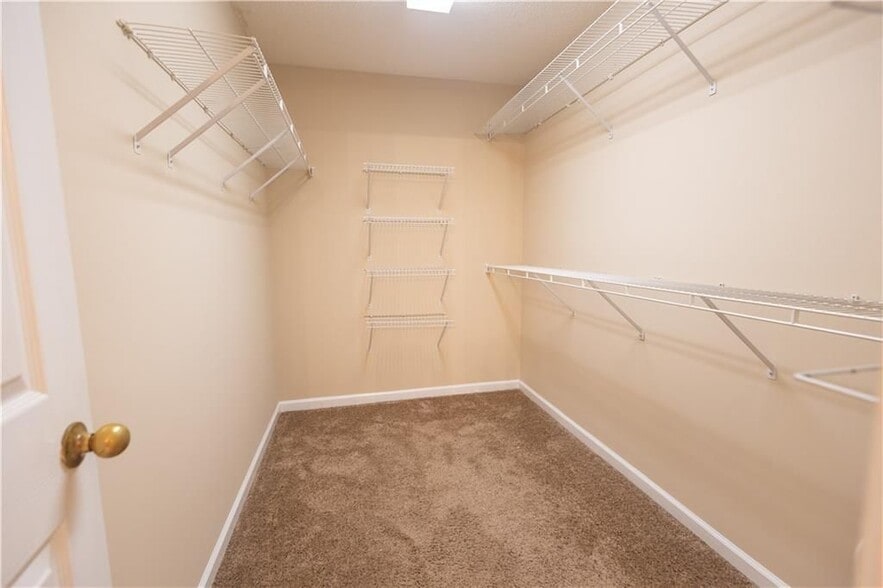 Building Photo - 994 Brentmoor Ln NW