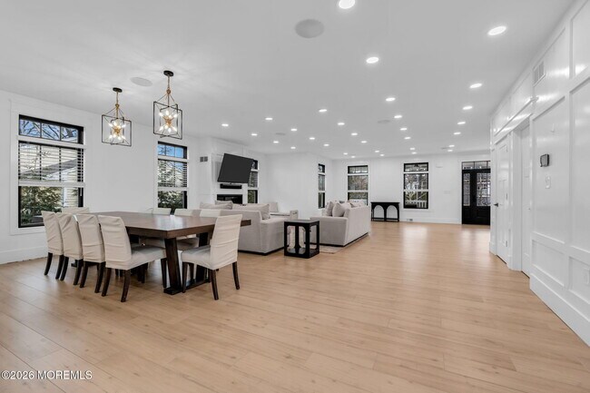 Building Photo - 2017 5th Ave