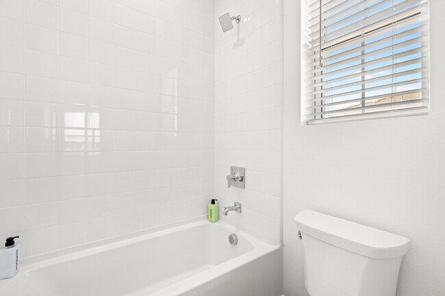 Building Photo - Turnkey Furnished 4BR Home in Palm Desert ...