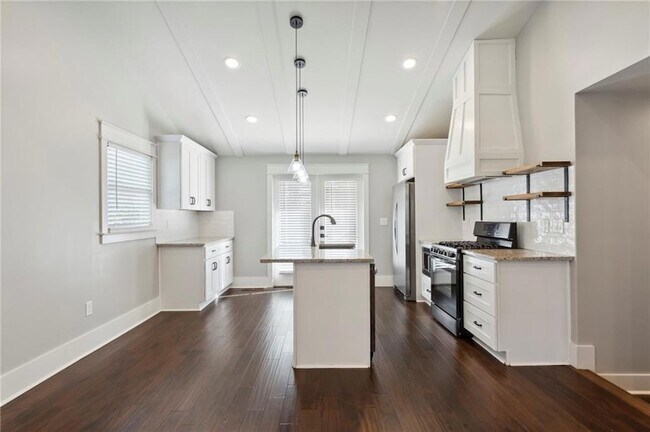 Building Photo - 3258 Highland Dr SE
