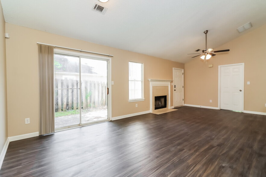 Building Photo - 1486 Foxwood Dr