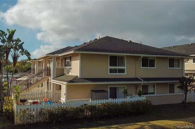 Building Photo - Beautiful 3 bed, 2 bath, 2 parking unit in...